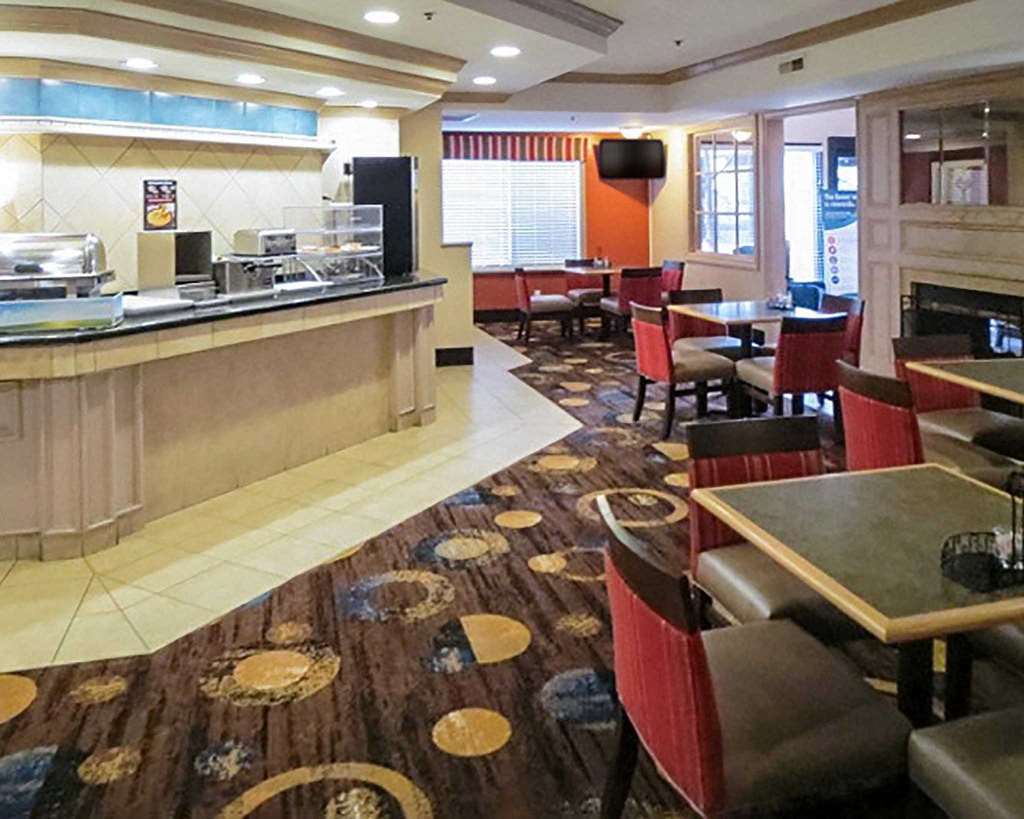 Comfort Suites South Fort Wayne Restaurant photo